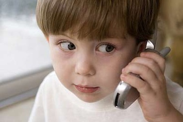 WHO: Di động độc hại như thuốc trừ sâu, khói xăng pha chì…