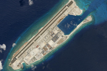 Người "vạch trần" các công trình phi pháp của Trung Quốc trên Biển Đông