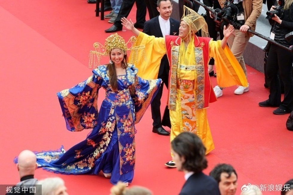 Vài phút làm lố ở Cannes, mất hàng chục ngàn USD? - 3 Vài phút làm lố ở Cannes, mất hàng chục ngàn USD? - 3