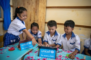 Quan tâm đến trẻ em - gieo hạt giống cho chiến lược phát triển bền vững