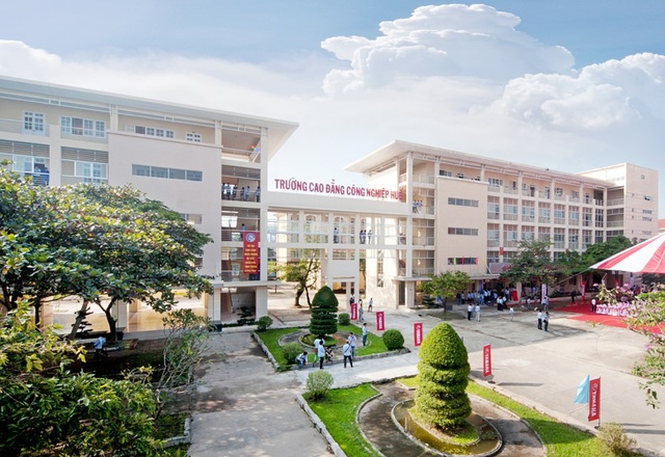 Sa thải nhân viên trường Cao đẳng vì cài đáp án thi vào máy tính thí sinh - 1 Sa thải nhân viên trường Cao đẳng vì cài đáp án thi vào máy tính thí sinh - 1