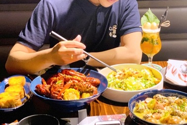 TPHCM: Vẫn ngang nhiên bán tôm hùm đất dù bị cấm kinh doanh