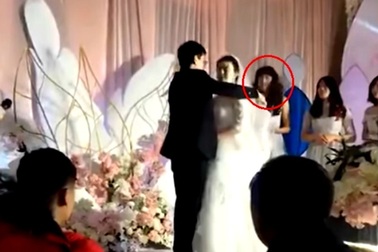 Đám cưới thu hút sự chú ý vì chàng trai giả gái làm phù dâu