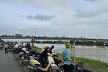 Nam thanh niên nghi nhảy cầu ngay trong ngày cưới