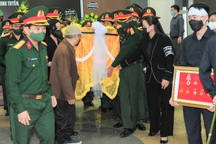 Chủ tịch Quốc hội tới viếng vợ chồng nguyên Bí thư Tỉnh ủy Ninh Bình