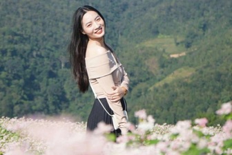 Khách đến cao nguyên đá nghe kể chuyện bằng rock giữa mùa hoa tam giác mạch