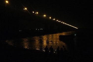 "Quần thảo" sông Hồng tìm thi thể bệnh nhân bị bác sĩ vứt xác