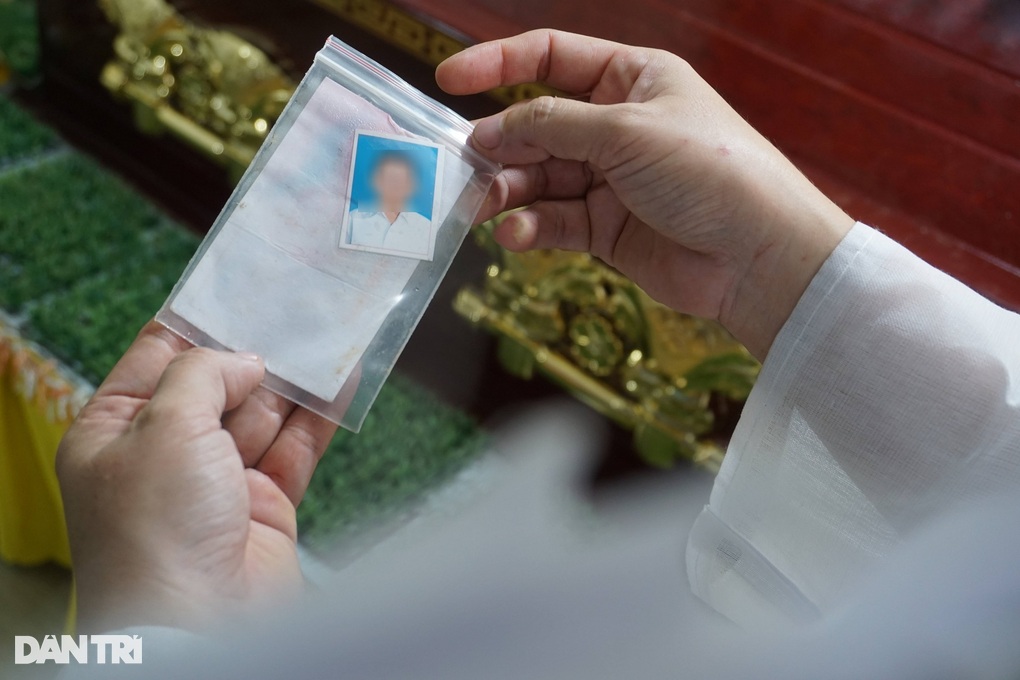 Tiếng khóc người phụ nữ mất cả chồng và con trong mưa ngập lịch sử - 3 Tiếng khóc người phụ nữ mất cả chồng và con trong mưa ngập lịch sử - 3