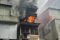 Cháy nhà dân trên phố Hàng Mã, Hà Nội