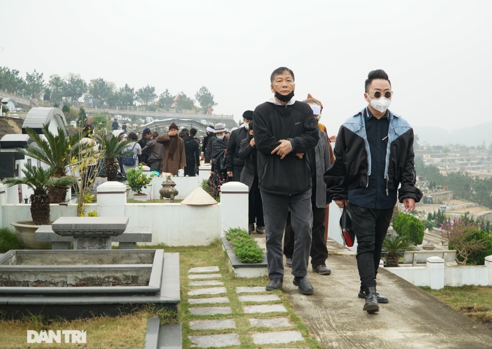 Nhiều nghệ sỹ dự lễ an táng NSND Trung Kiên tại Hòa Bình - 10 Nhiều nghệ sỹ dự lễ an táng NSND Trung Kiên tại Hòa Bình - 10