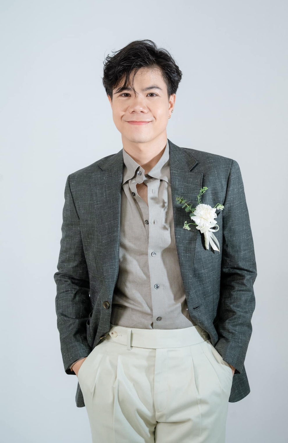 Đinh Mạnh Ninh tổ chức đám cưới tại quê nhà - 3 Đinh Mạnh Ninh tổ chức đám cưới tại quê nhà - 3