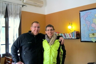 Hai chàng trai Mỹ dạy tiếng Anh miễn phí 