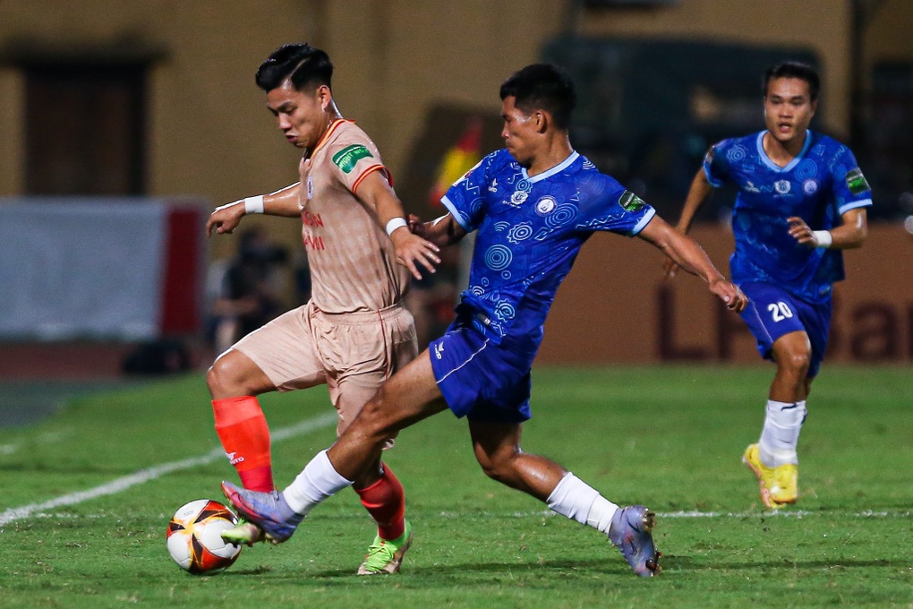 Lê Văn Đô chấn thương nặng trong ngày CLB Công An Hà Nội bị cầm hòa - 1 Lê Văn Đô chấn thương nặng trong ngày CLB Công An Hà Nội bị cầm hòa - 1