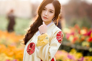 Hot girl Ngân Búng diện hanbok Hàn Quốc xinh như búp bê