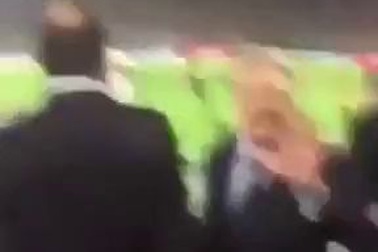 Chủ tịch Florentino Perez đáp trả CĐV Barcelona