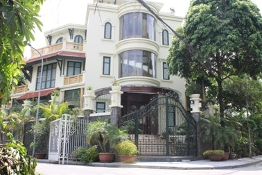 Vì sao vợ và em gái "bầu" Kiên thoát vòng lao lý? 