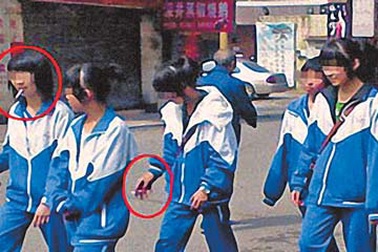 Loạt ảnh nữ sinh hút thuốc gây xôn xao cư dân mạng Trung Quốc