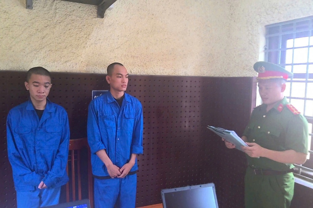 Khởi tố hai thanh niên lừa vay tiền, săn hàng giảm giá online - 1