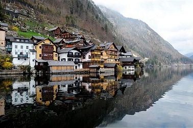 Áo tố Trung Quốc “nhái” ngôi làng nổi tiếng