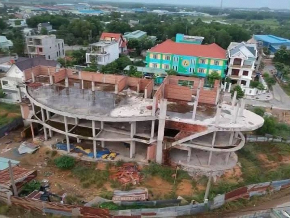 Hoa hậu được chồng đại gia tặng biệt thự 100 tỷ sinh con thứ 6 - 8 Hoa hậu được chồng đại gia tặng biệt thự 100 tỷ sinh con thứ 6 - 8