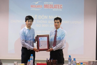Bệnh viện MEDLATEC đón nhận chứng chỉ ISO 9001:2008