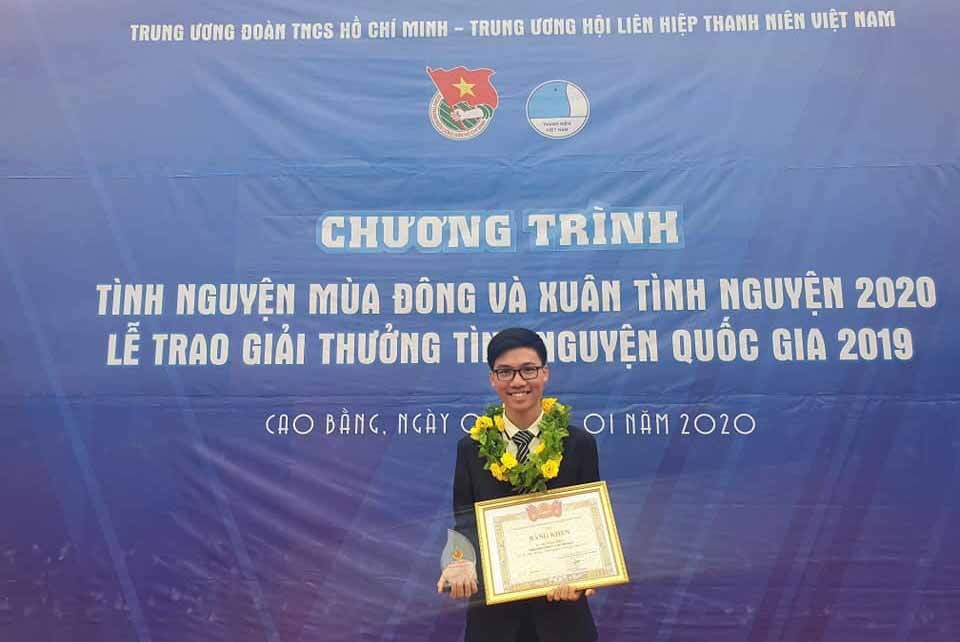Chàng trai giúp hàng ngàn học sinh vùng khó được vào thẳng đại học - 1 Chàng trai giúp hàng ngàn học sinh vùng khó được vào thẳng đại học - 1