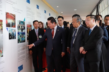 Thủ tướng Malaysia 94 tuổi đến FPT chia sẻ về chuyển đổi số và lái thử xe Vinfast