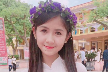 "Hot girl mắt lác" xinh đẹp như búp bê ngày tốt nghiệp cấp 3