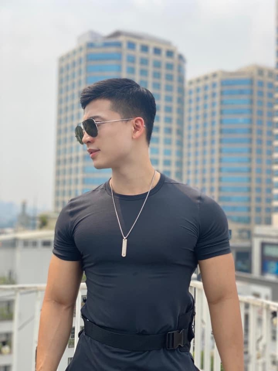Chàng trai 27 tuổi khoe cơ bụng 6 múi, tiết lộ chuyện bị... gạ tình - 2 Chàng trai 27 tuổi khoe cơ bụng 6 múi, tiết lộ chuyện bị... gạ tình - 2