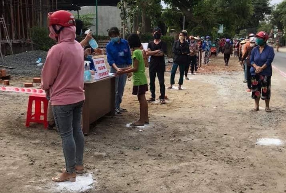 “ATM gạo” giúp đỡ người nghèo về với nhiều địa phương vùng sâu, vùng xa - 2 “ATM gạo” giúp đỡ người nghèo về với nhiều địa phương vùng sâu, vùng xa - 2