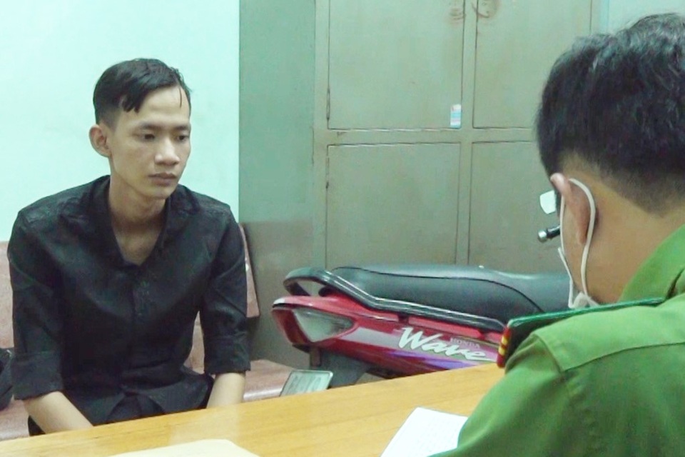 Lần đầu phát hiện dung dịch nghi ma túy nước biển - 1 Lần đầu phát hiện dung dịch nghi ma túy nước biển - 1