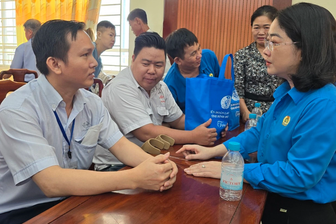 Công nhân ở Bình Dương than khó mua nhà ở xã hội