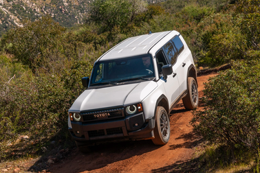 Đánh giá Toyota Land Cruiser Prado 2024: Khi huyền thoại trở lại