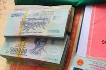 Thu hồi khen thưởng người nhặt được 200 triệu đồng rồi trả lại cho khổ chủ