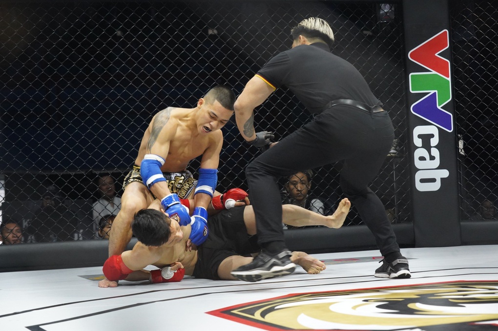 Trần Quang Lộc hạ knock-out Lý Tiểu Long của Trung Quốc - 6 Trần Quang Lộc hạ knock-out Lý Tiểu Long của Trung Quốc - 6