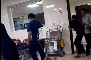 Bác sĩ bị đánh khi cứu người: Giải pháp nào?