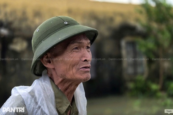 Miền Trung bão chồng bão: “Nhà mất, nợ còn, không biết bắt đầu lại từ đâu”