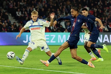 PSG hòa kịch tính trong trận đấu tranh ngôi đầu bảng tại Ligue 1