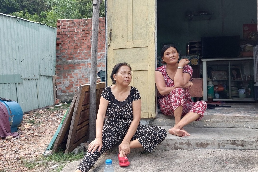 Mùa mưa bão, người dân vùng sạt lở không dám chợp mắt - 1 Mùa mưa bão, người dân vùng sạt lở không dám chợp mắt - 1