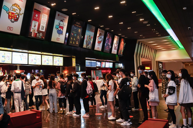 Trường vận động học sinh xem phim "Đất rừng phương Nam", phí 80.000 đồng