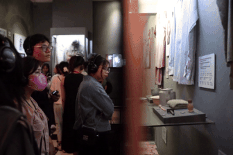 Công viên, di tích Nhà tù Hỏa Lò thu hút giới trẻ trong ngày nghỉ lễ