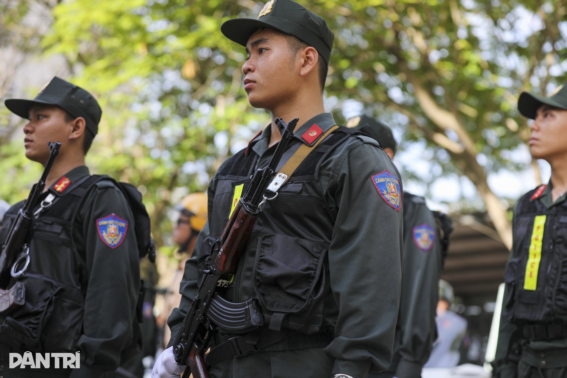 Công an TPHCM trấn áp tội phạm: Không có vùng cấm, không có ngoại lệ - 6 Công an TPHCM trấn áp tội phạm: Không có vùng cấm, không có ngoại lệ - 6