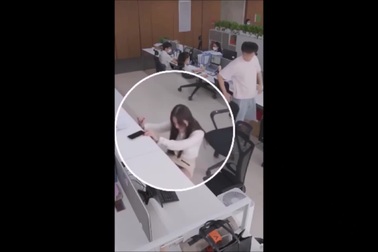 Chàng trai bị nữ đồng nghiệp trách oan vì chiếc ghế "phản chủ"