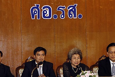 “Áo đỏ” từ chối đối thoại, tuyên bố vây mọi nơi có Thủ tướng 