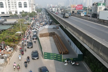 "Lô cốt" chiếm 2/3 đường Nguyễn Xiển sẽ tồn tại khoảng một năm