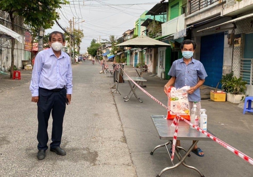 Nhà giáo Nhân dân chuyên lo chuyện bao đồng mùa dịch - 3 Nhà giáo Nhân dân chuyên lo chuyện bao đồng mùa dịch - 3