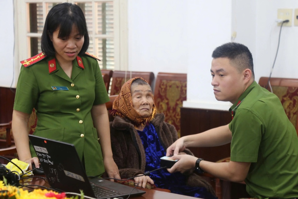 Huế thu nhận mẫu ADN của thân nhân liệt sỹ chưa xác định danh tính - 1 Huế thu nhận mẫu ADN của thân nhân liệt sỹ chưa xác định danh tính - 1