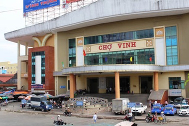 Tiểu thương chợ Vinh tiếp tục bãi thị “tố” nhiều khuất tất