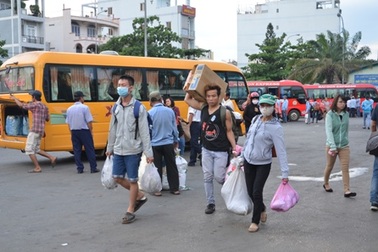 Người dân ùn ùn quay trở lại Sài Gòn sau lễ