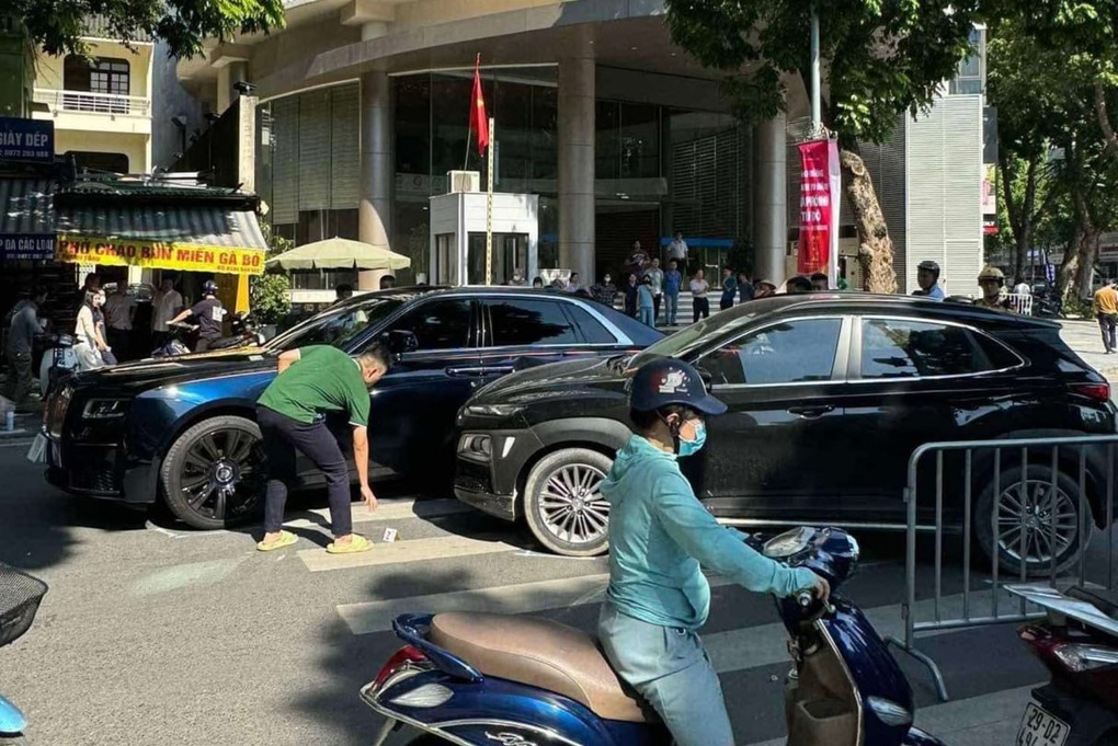 Chiếc Rolls-Royce và giá trị của văn hóa ứng xử khi tham gia giao thông - 3 Chiếc Rolls-Royce và giá trị của văn hóa ứng xử khi tham gia giao thông - 3